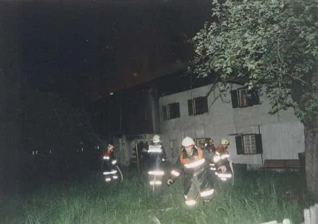 2002-1b.jpg